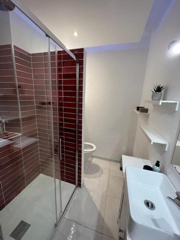 L'Appartement - Chambre Avec Salle De Bains Et Wc Dans Une Galerie D'Art Montbéliard Eksteriør bilde