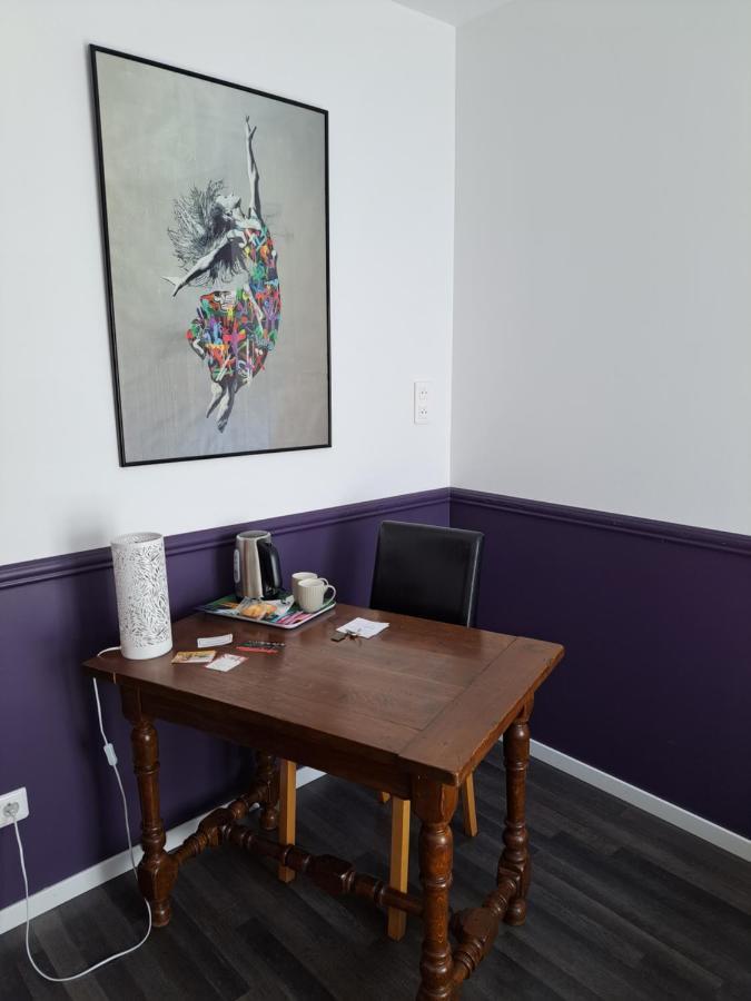 L'Appartement - Chambre Avec Salle De Bains Et Wc Dans Une Galerie D'Art Montbéliard Eksteriør bilde